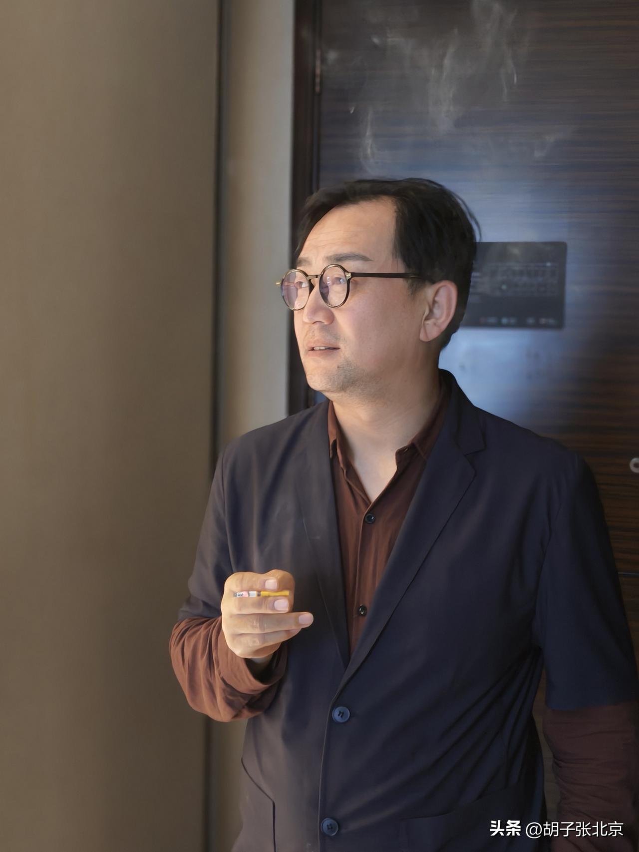 请用一句话概括一下，什么是幸福能让日子生出暖意的事本就不多。爱一个人，算一件。生