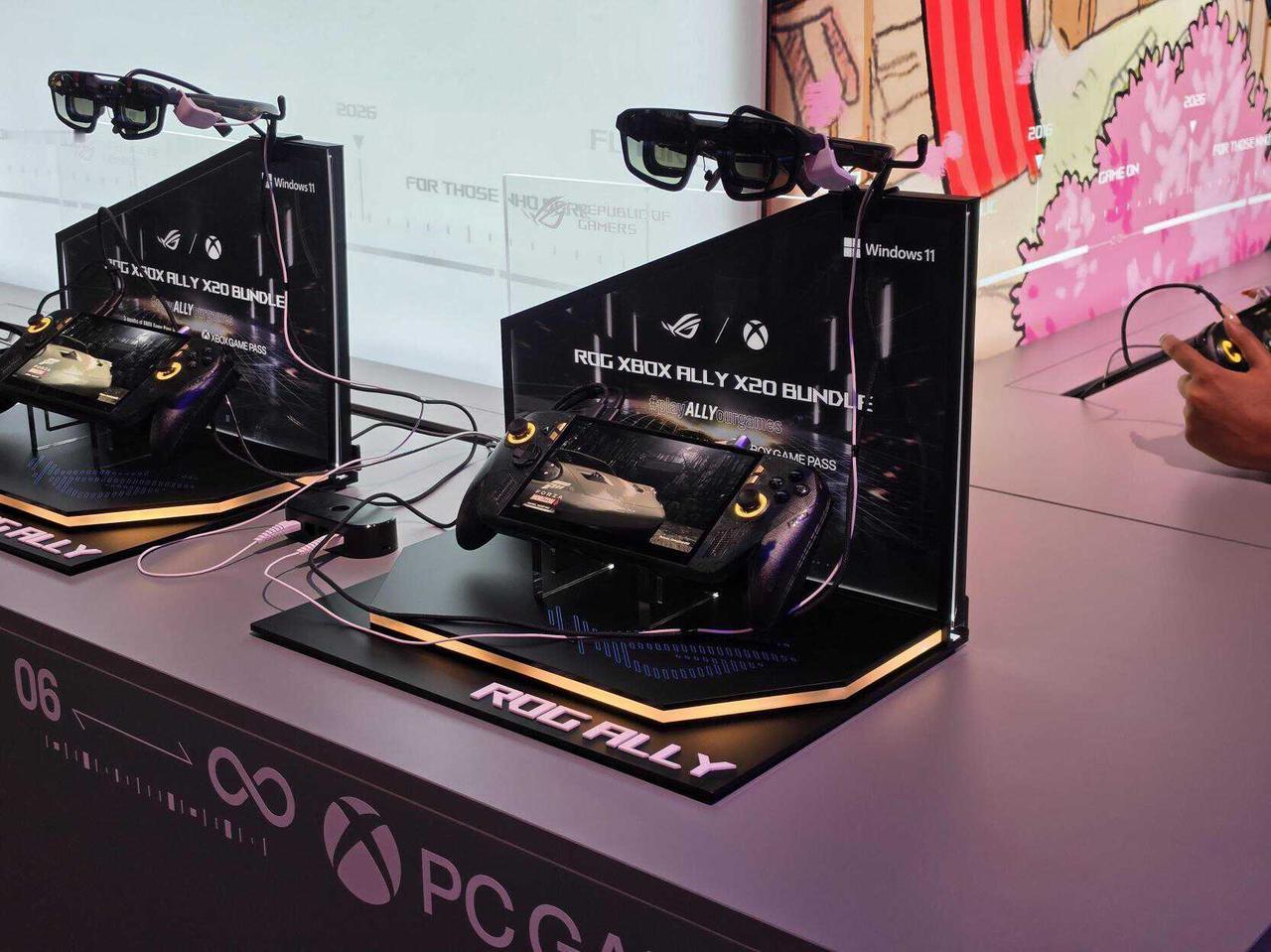 ROG的审美依旧超前

没想到新上的这款ROG XBOX 掌机 X 20周年版，