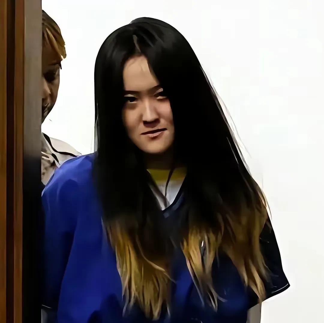 2015年，赴美女留学生拿烟头烫同学，扇耳光，法庭上她目中无人，公然叫嚣：“能快
