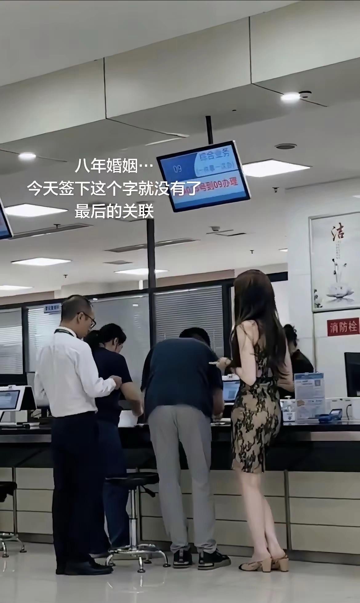 这个女人，签字离婚后，接盘的早已经在排队了吧 
