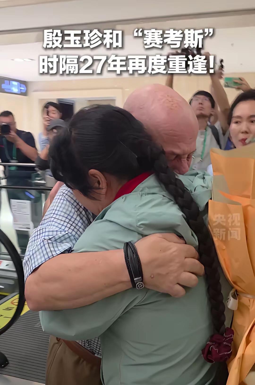 “改变毛乌素沙漠”的两位“英雄”
时隔27年再次相聚了
而毛乌素沙漠已经成为了一