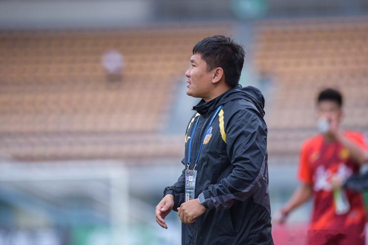 罕见！足球报：刘建业还在合同期内，跳槽铜梁龙产生“转会费”《足球报》鲁蜜报道，刘