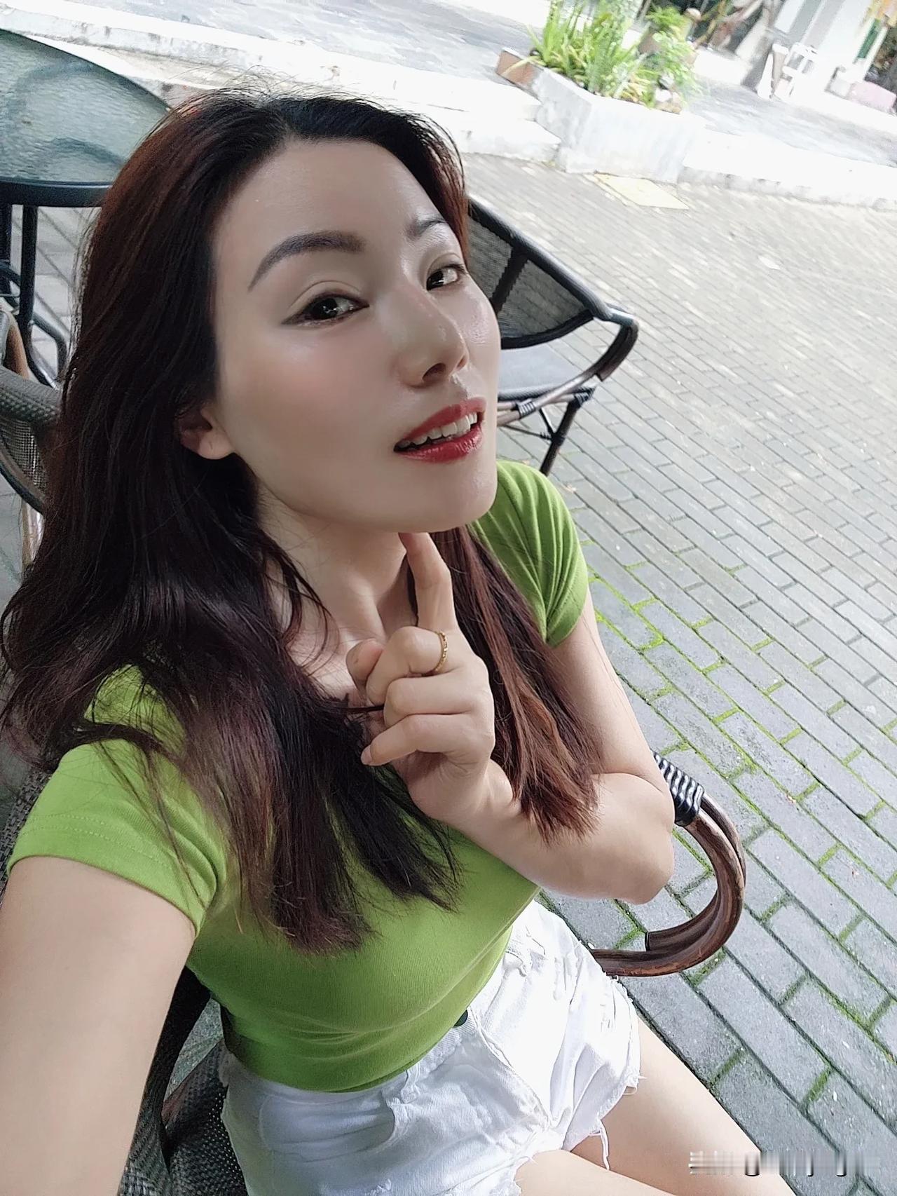 高考第二天了，穿上了绿色衣服喔，㊗️我家宝贝考试一路畅通，答题顺畅，遇到难题也能