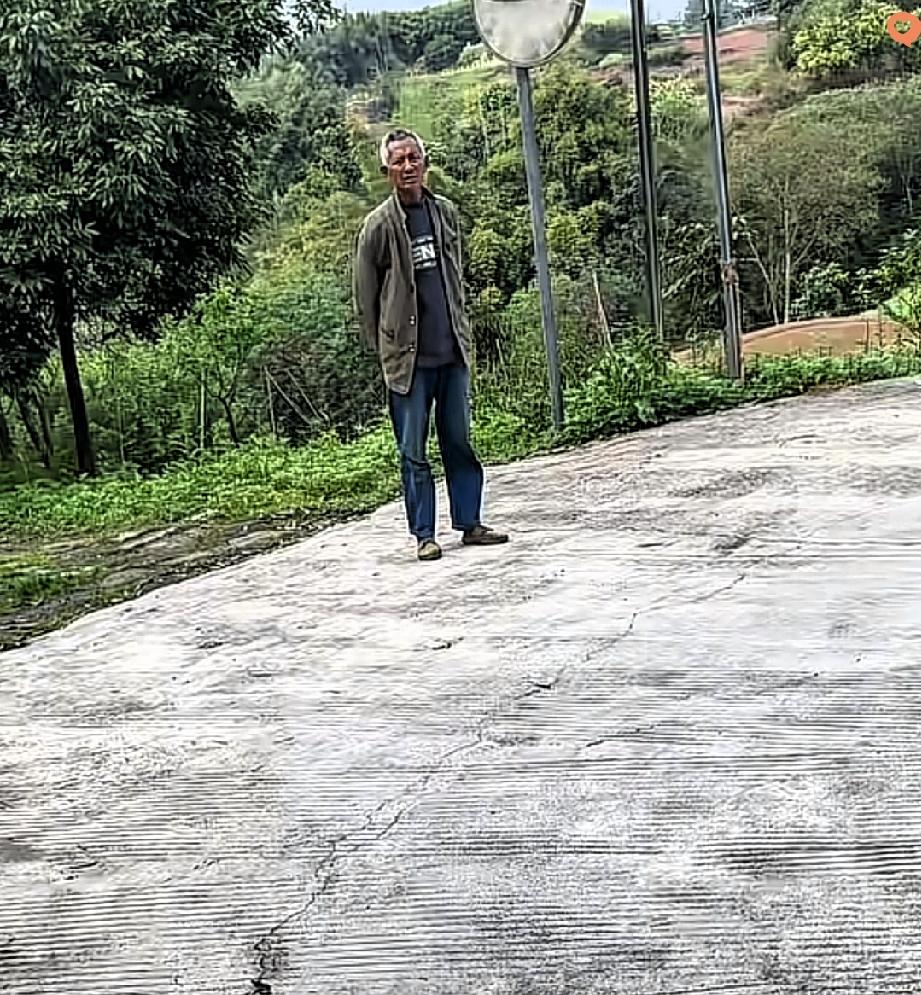 全网看哭的四川一幕，最珍贵的从来不是血缘
 
谁能想到，世间最戳心的温柔，往往藏