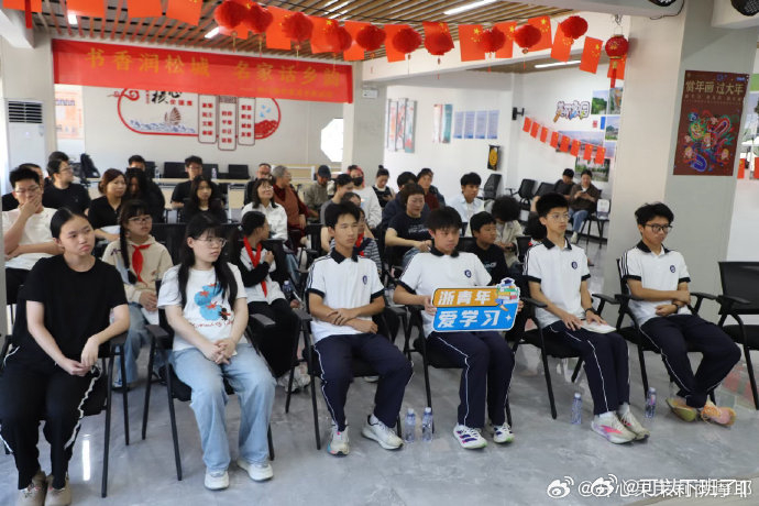 温岭作家在渔港共话乡韵故事渔港海风遇笔墨书香，把松门的山海烟火、乡愁乡韵写进文字