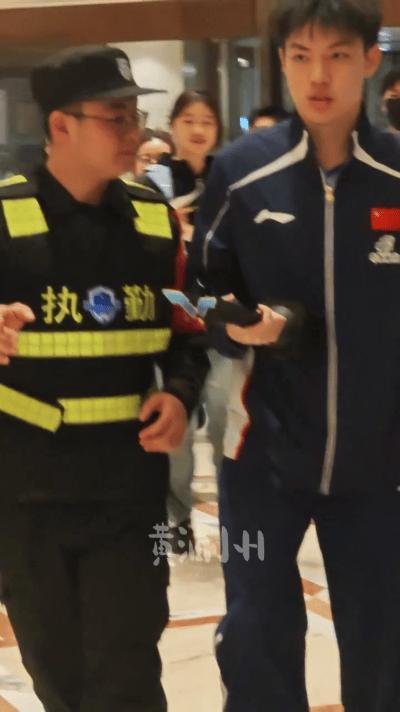 黄友政石洵瑶战胜黄镇廷杜凯琹，夺得太原常规挑战赛混双冠军

石油组合，这一次两个