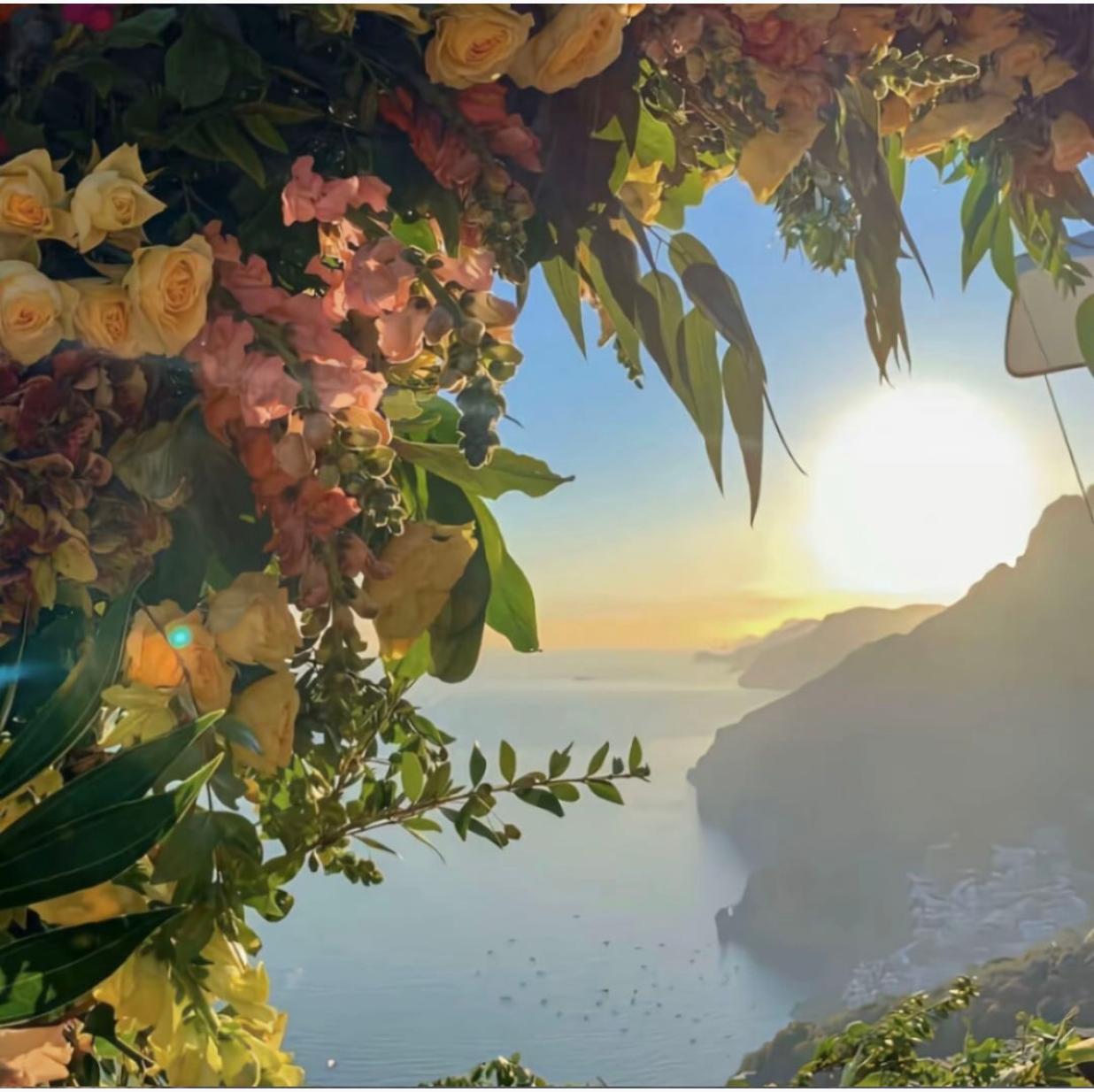 在心情最糟糕的时候，
仍会按时吃饭，
早睡早起，
自律如昔。
这样的人才是能扛事