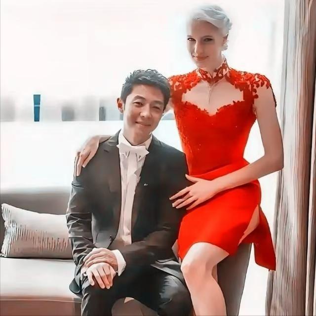 八年前，亿万豪门千金李白执意要嫁给撒贝宁，而与父亲决裂，八年后，李白终于明白，自