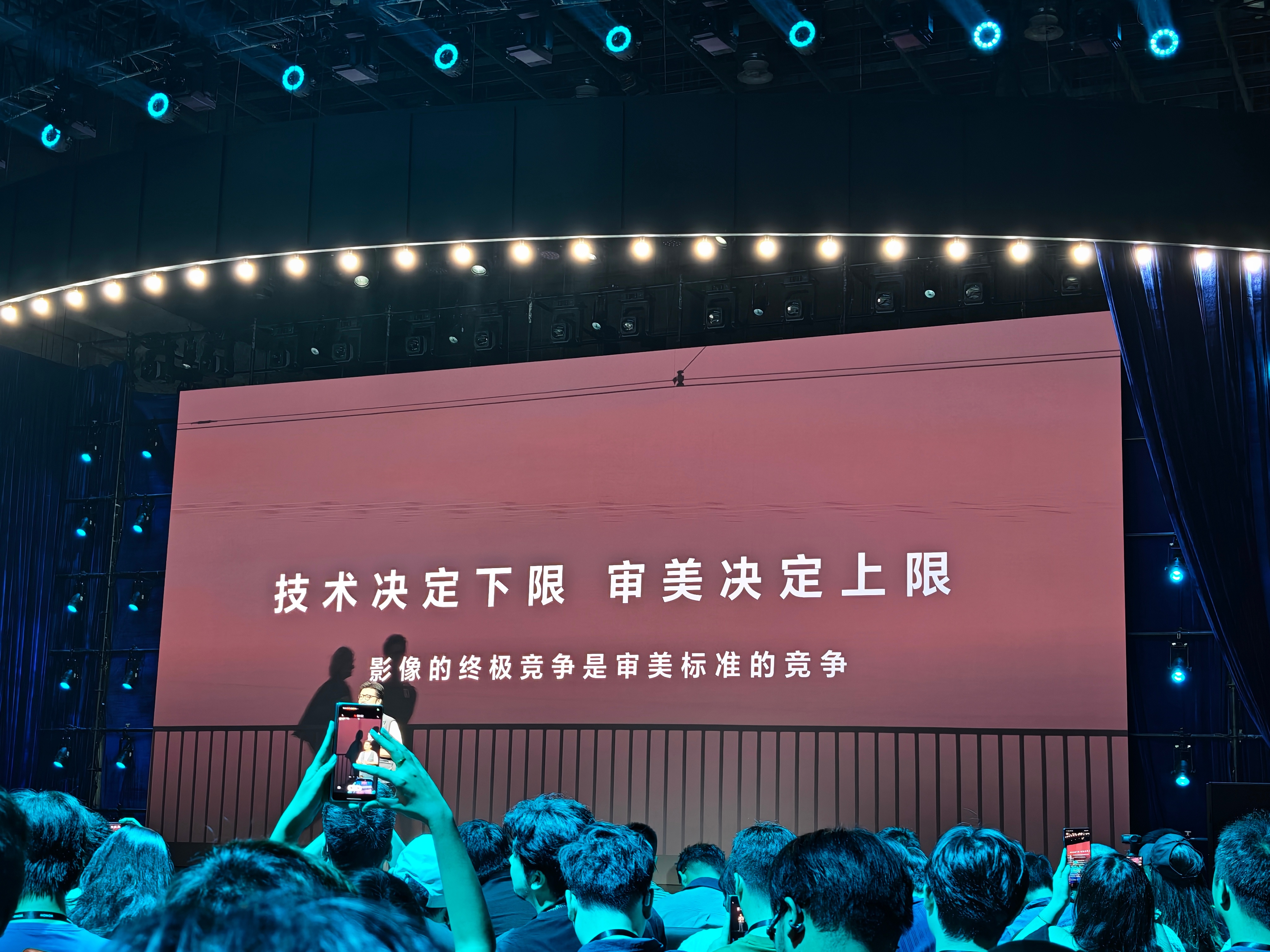 Man…影像上一键漫游这你受得了吗？荣耀影像技术发布会荣耀RobotPhone一