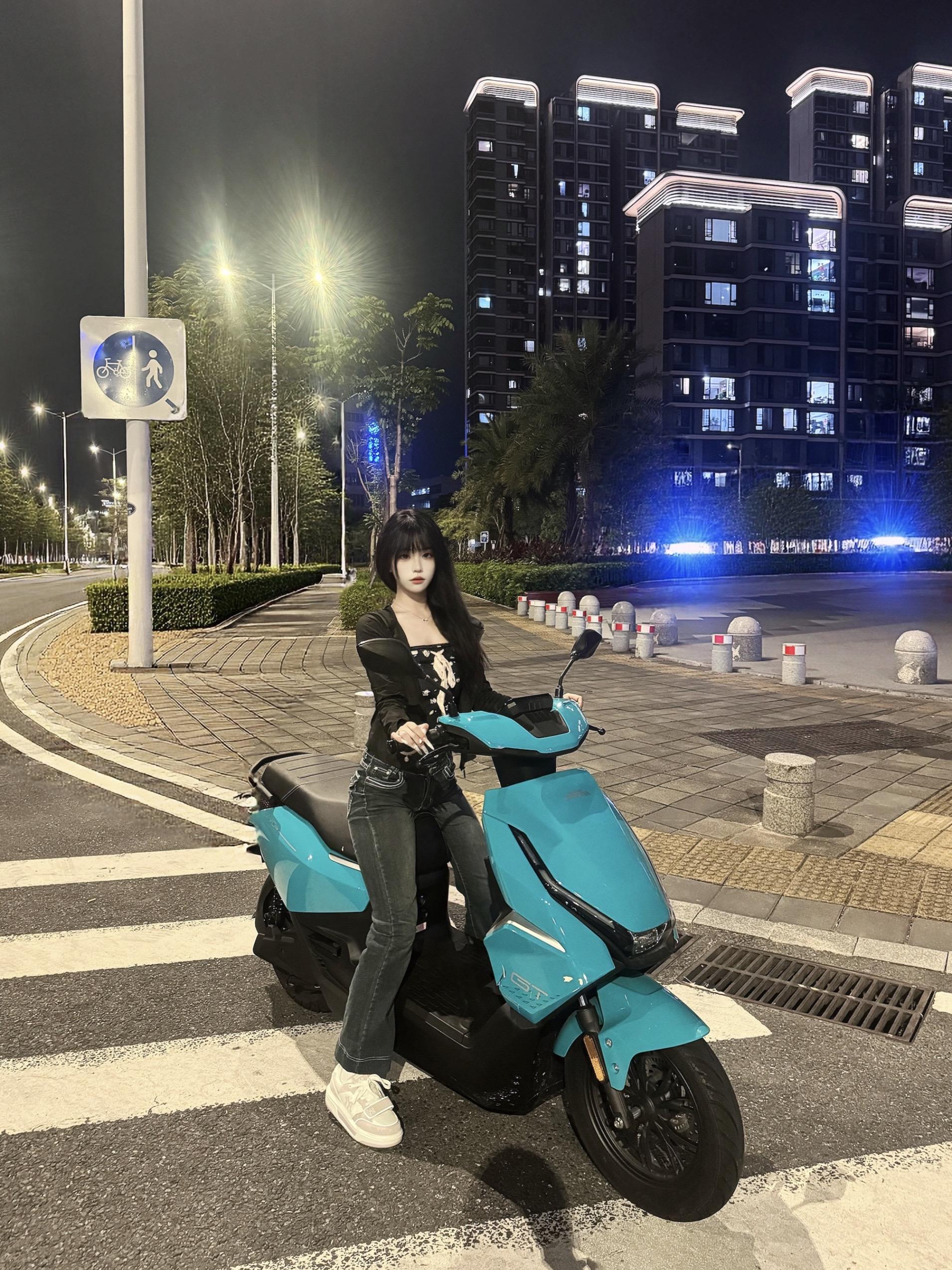 起床了 很多人问我 你天天起这么早干嘛 是有金子捡吗 我告诉他们 是的...