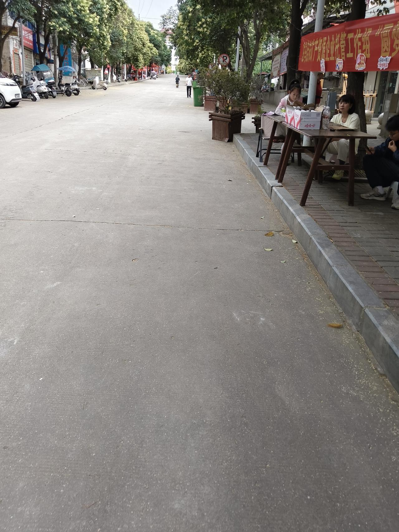 真心话茶局现在就业真的很苦啊，要么12小时两边倒，去进厂，要么加班加到吐，还没有