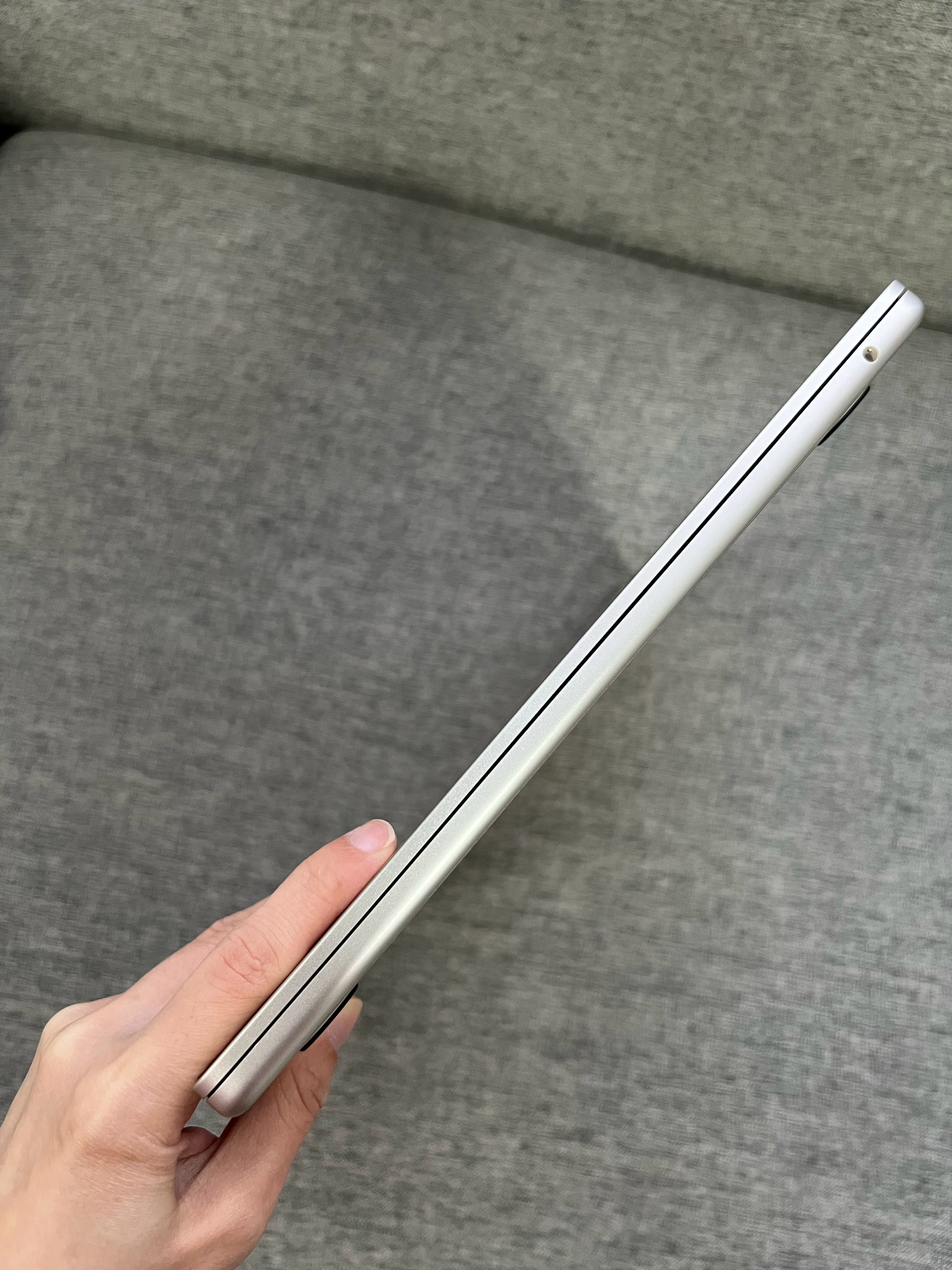 国行MacBook Air 15.3寸 M3芯片 8+256G 星光色，仅细微使
