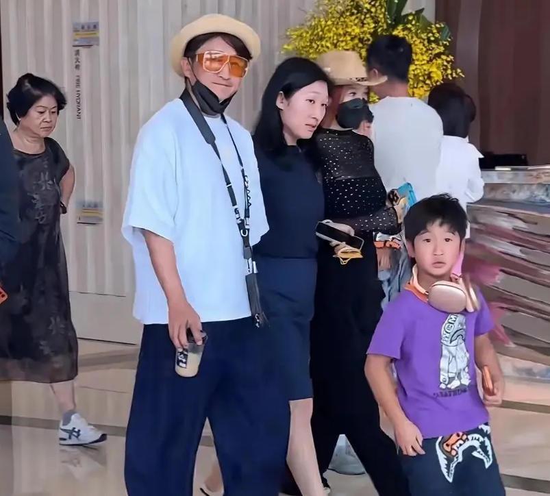 有些婚姻不是被吵散的，是被沉默一点点磨空的。邹市明这次被推上风口，倒不是因为拳台
