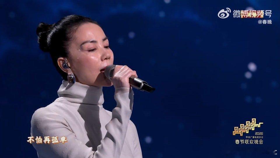 臨近新年，各大電視台都會播出不同的賀年節目，內地亦會播出「春晚」，今年央視請到王