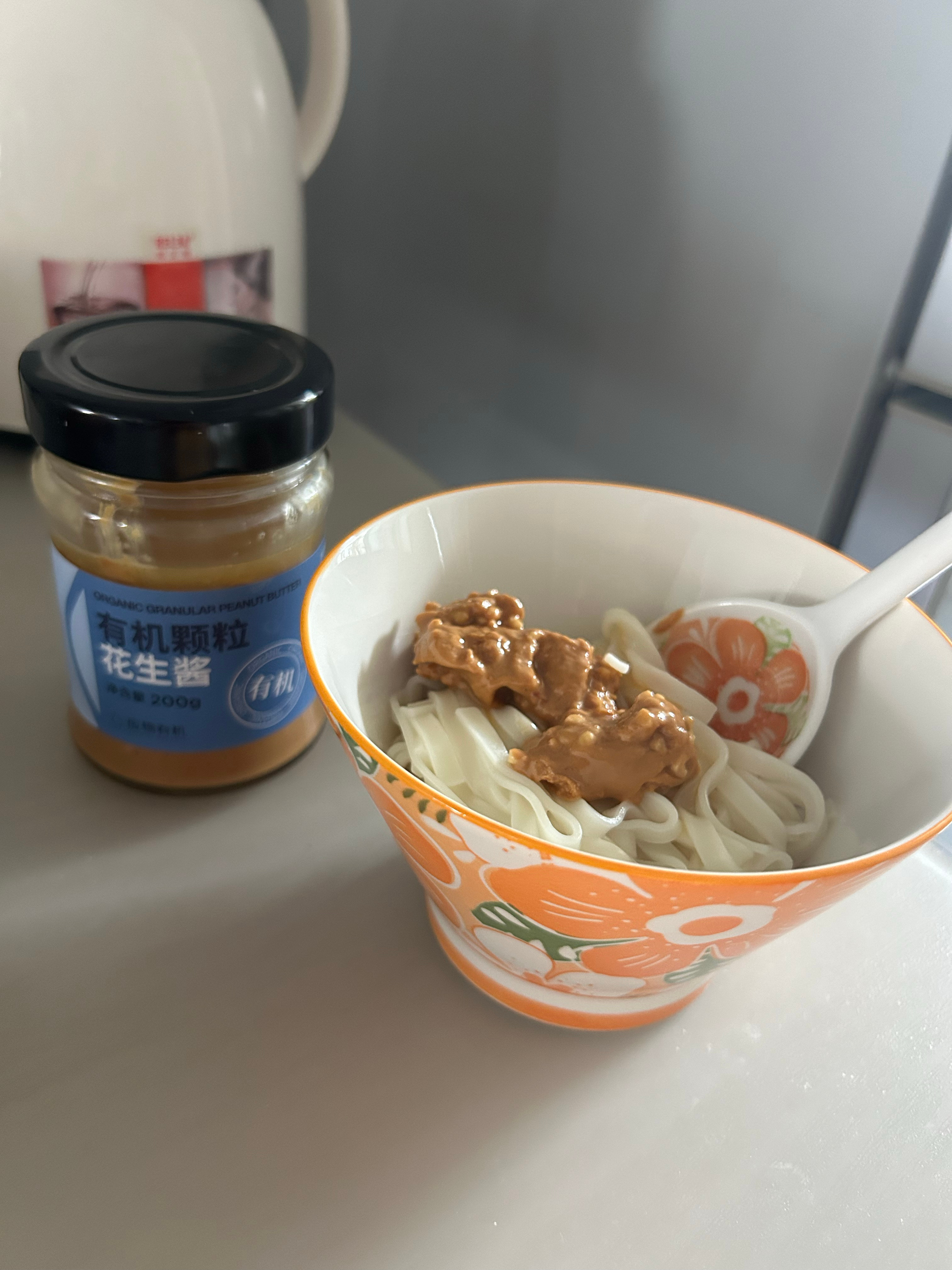 面条脑袋简单一餐…面条拌面简简单单又一餐这届年轻人减肥现状