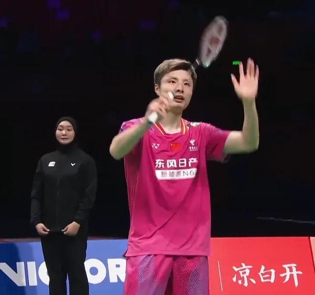 离谱！石宇奇竟把日本“磨王”跑废了，亚锦赛逆转晋级四强

比赛尾声，日本选手奈良