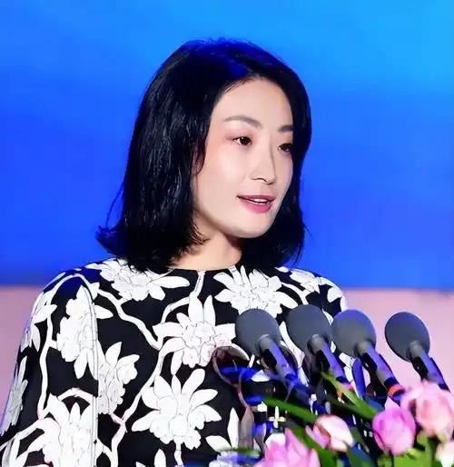 宗馥莉为什么宁可"输"在香港，也要把18亿美元摊上法庭？因为她看穿了父亲留下的雷