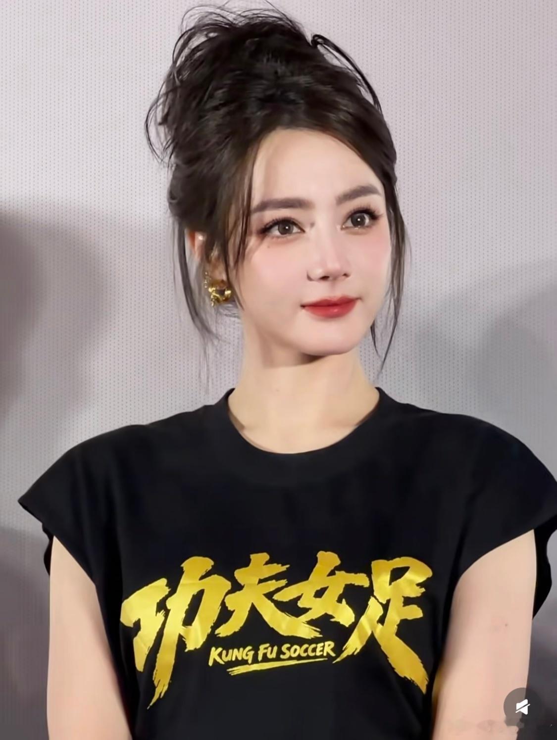 迪丽热巴无修纯生图生图这么美的还有谁啊？热巴是人见人爱，花见花开的美人胚子迪丽热
