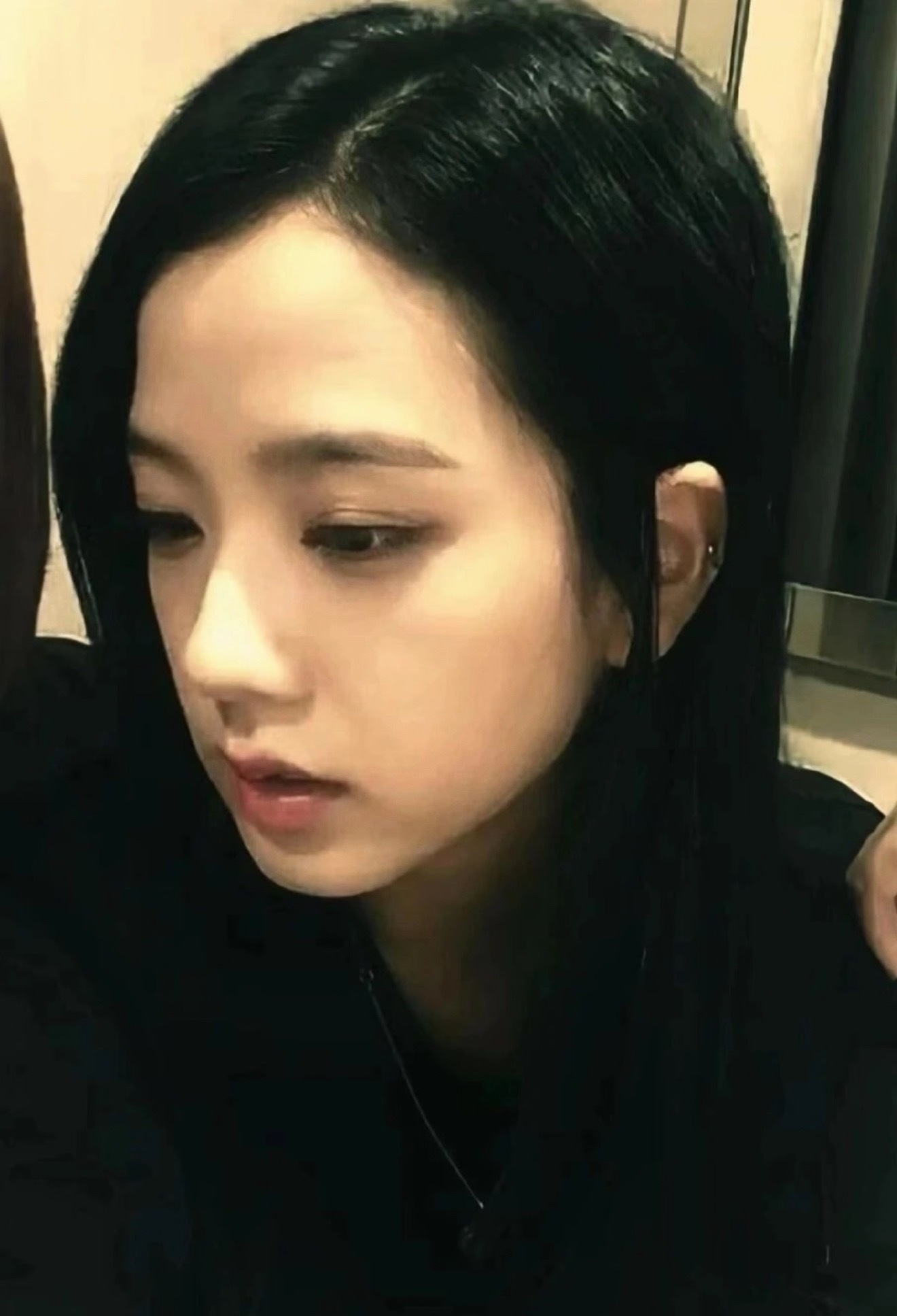 金智秀戛纳获奖感言 好俊… 