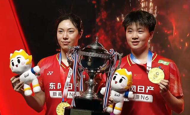 2026年泰国赛的几点想不到

1，最想不到的是鲍骊婧无固定搭档，临时拉了个18