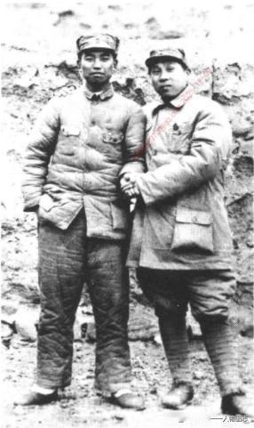 甘泗淇(右)与肖克在晋西北留影