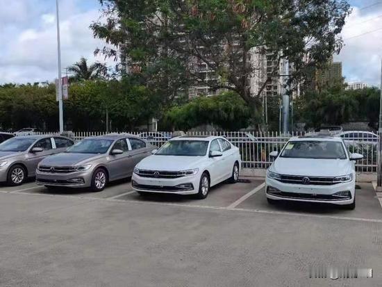 不肯交纳物业费业主，物业服务又跟不上，双重利益下怎么去处理好。[打脸][打脸][