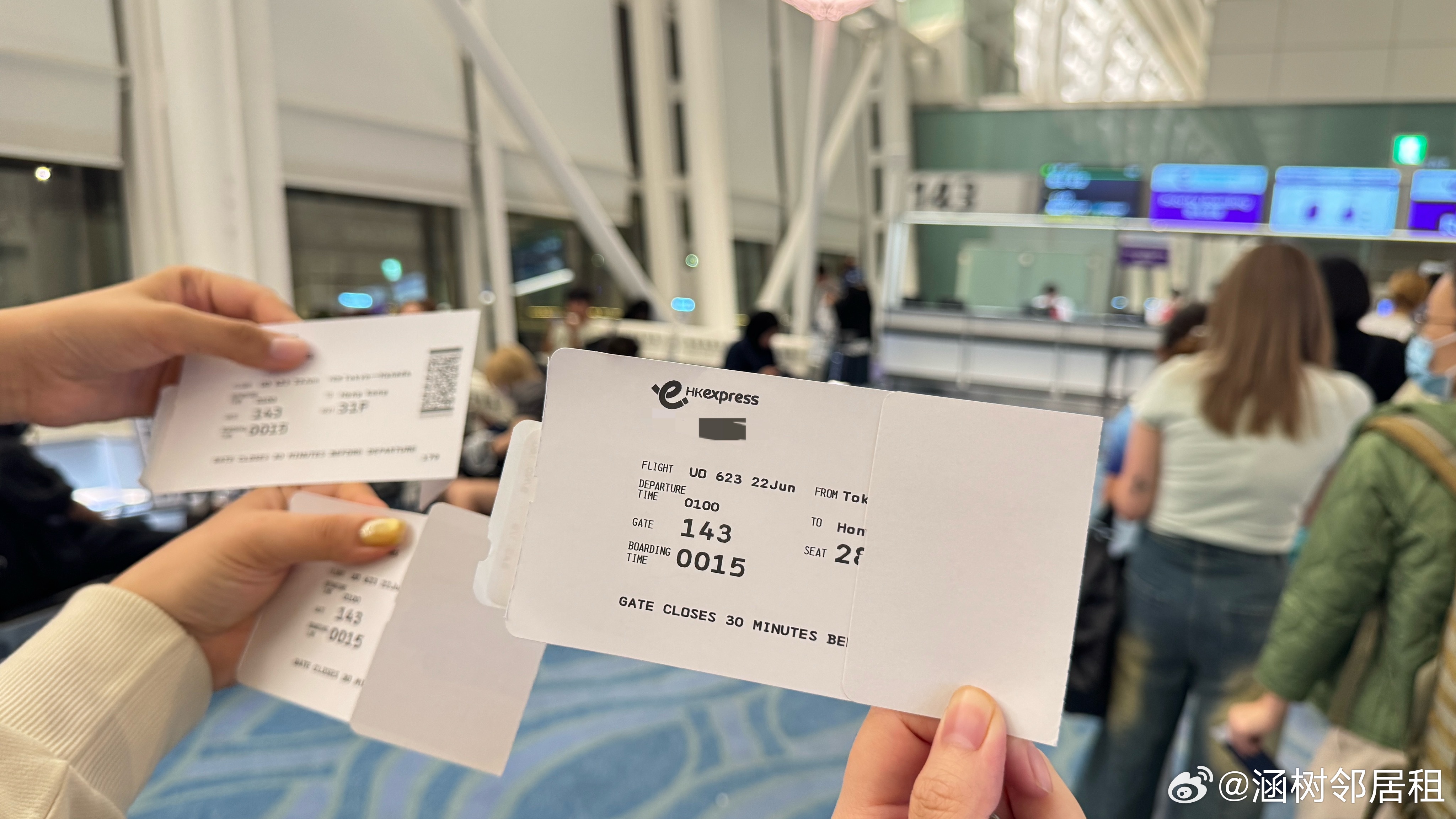 极限凌晨一点飞回香港上班的我们仨