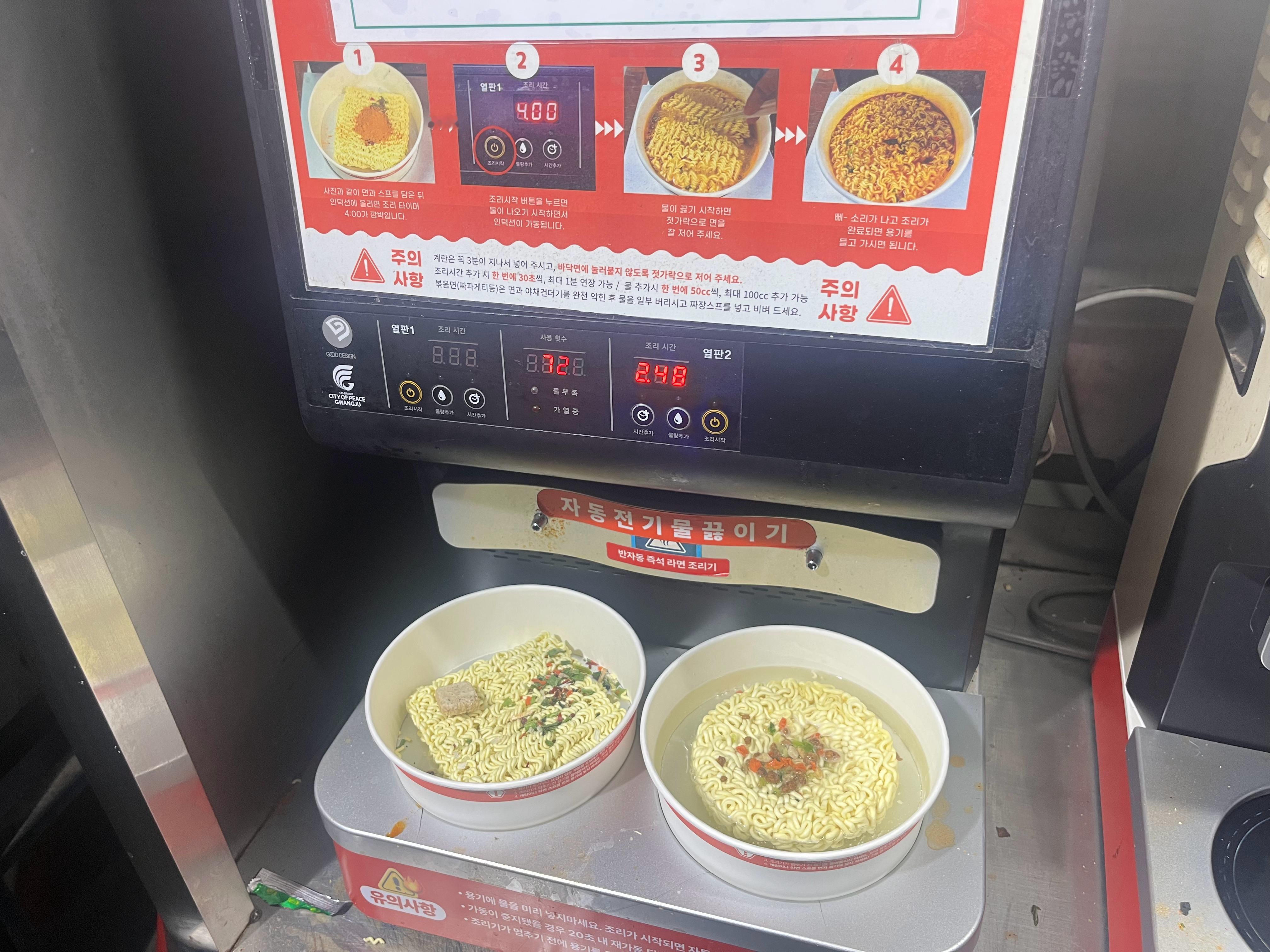 突然江边吃喝。。。  ​​​