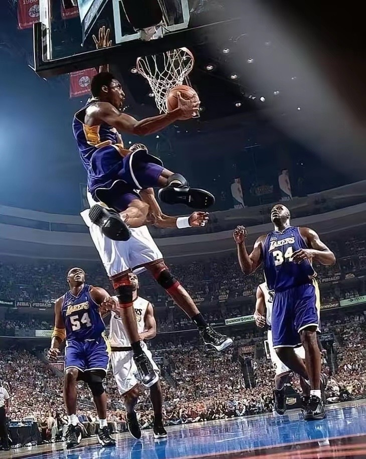 既然人生的幕布已经拉开，就一定要积极的演出；既然脚步已经跨出，风雨坎坷也不能退步