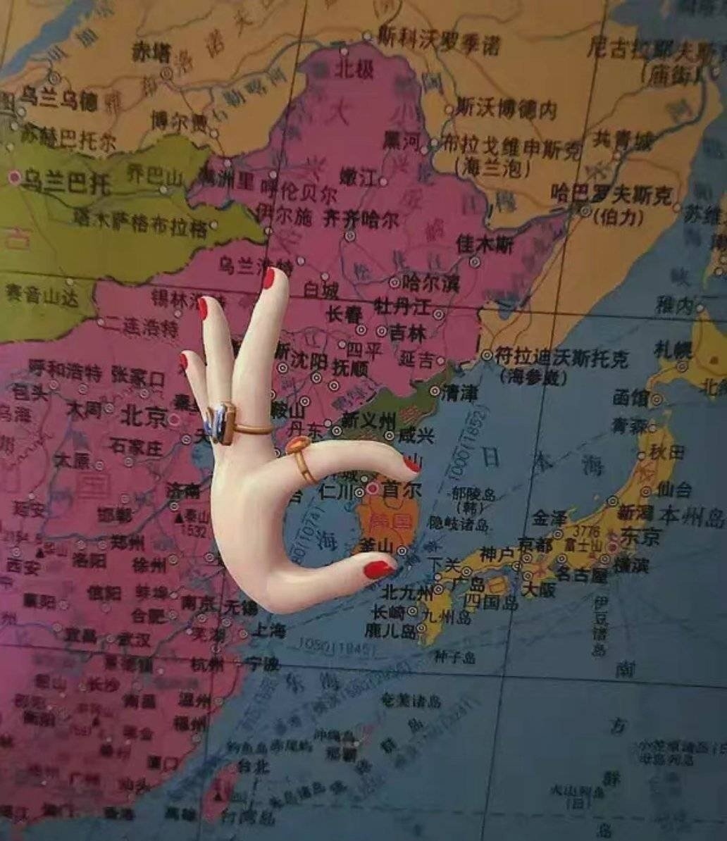 #韩男真的好会提供情绪价值#一张会让韩男情绪价值瞬间爆棚的图片。衷心祝愿我讨厌的