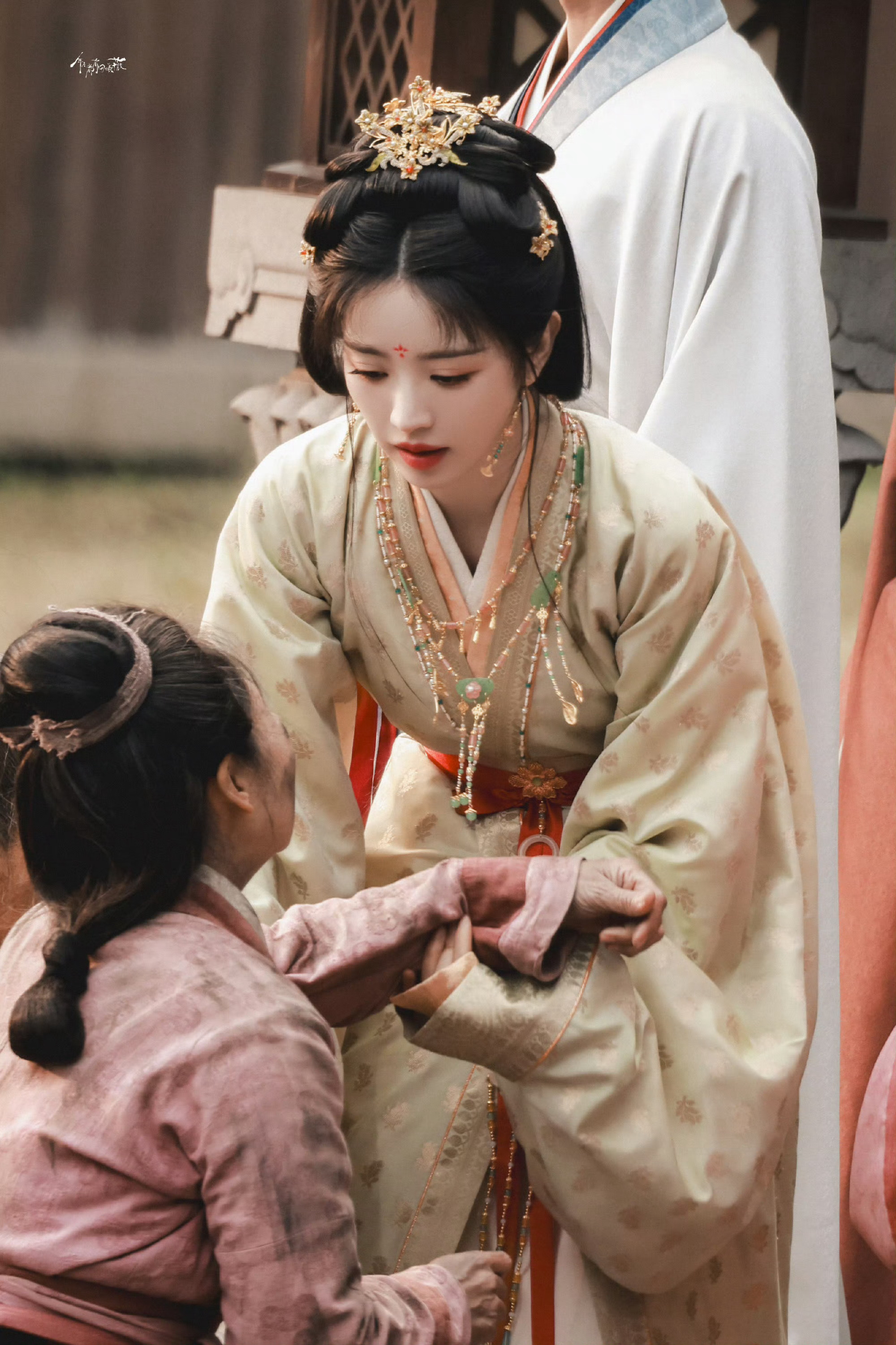 奶黄包娆神🙌田曦薇嫁金钗黄衣路透