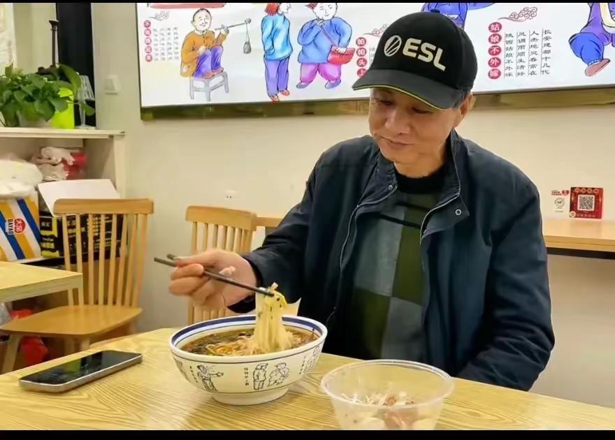 完美收官！上海爷叔看好12月的股市。上海爷叔表示，11月虽然月线收阴，跌了1%，