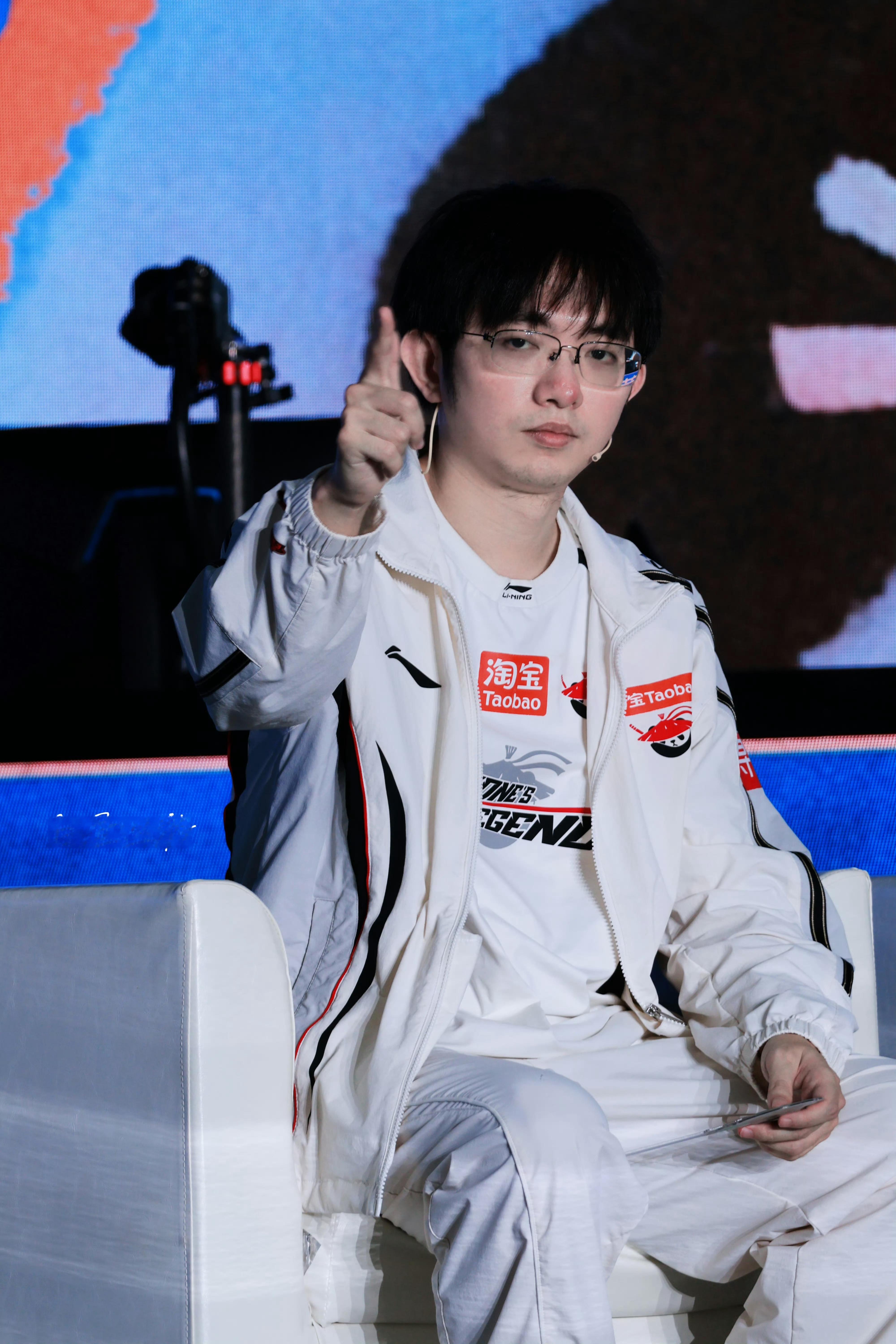 李炫君 发点之前的图炒点冷饭想要头衔求tt