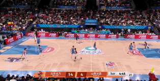 这啥动作？今晚山西男篮客场对阵北京男篮，首节开局山西男篮状态慢热，攻防两端都出现