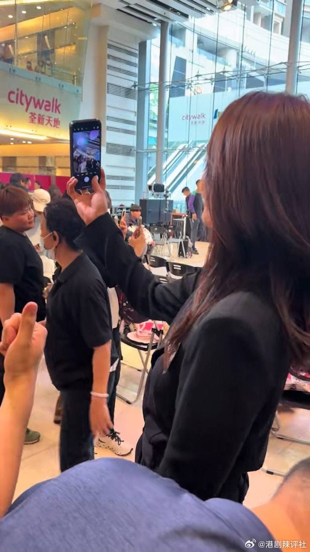 1996年亞姐冠軍、現年52歲的陳煒（煒哥）向來是圈中出名的「美魔女」。近日她為