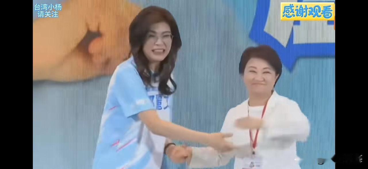 国民党全代会卢秀燕上台与郑丽文同框，而侯友宜却是派副市长代领！
这就是态度吧？