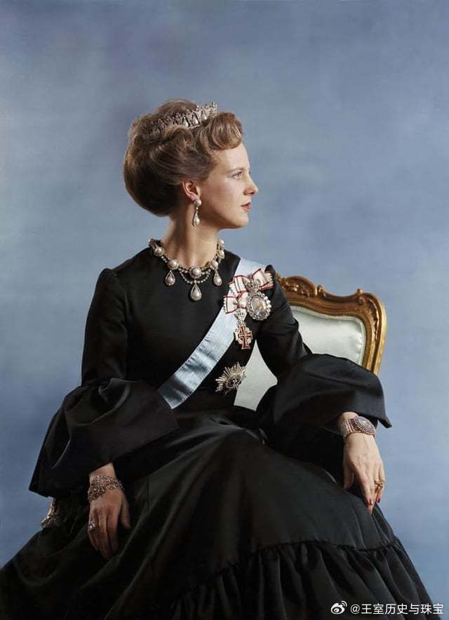 老照片 1972年，由御用摄影师Rigmor Mydtskov亲自操刀，刚刚即位