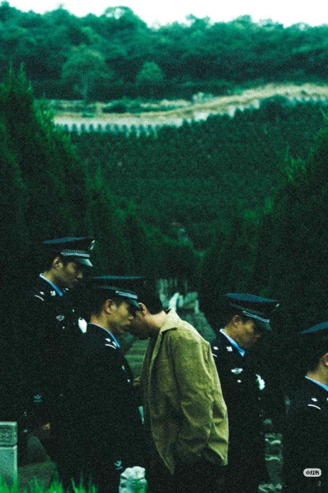 时隔五年，我们沈雨还有新的剧照！！《谁是凶手》售后来了，沈雨阴湿味好浓🤤赵丽颖