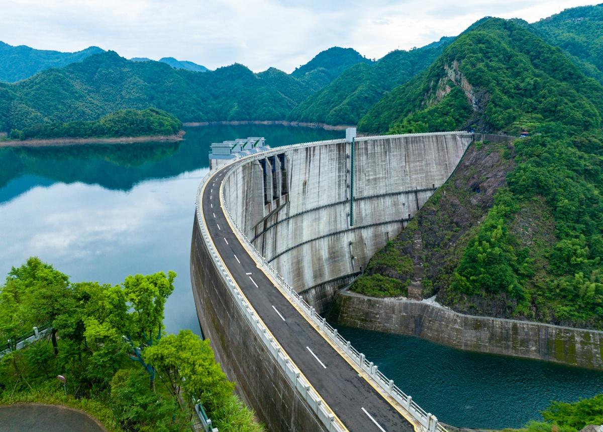 4月15日，宁波将进入汛期。近期，各地各部门全力以赴，织密防汛安全网，构筑防汛防