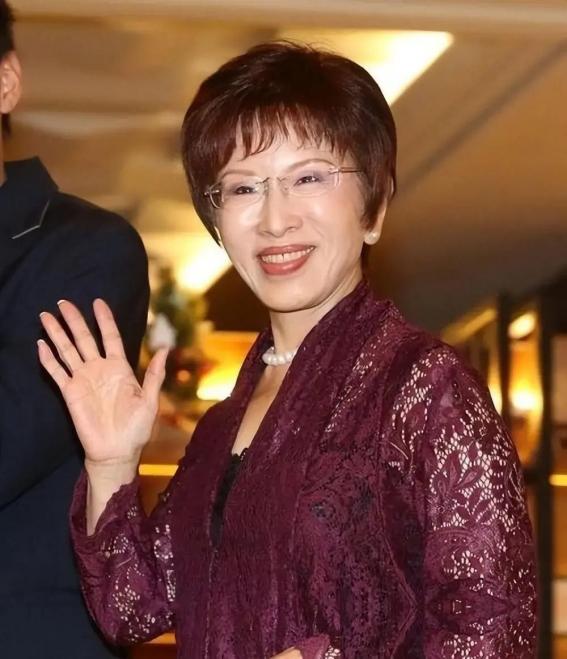 一问才清楚，细究才看透！其实郑丽文与洪秀柱最核心的差异在于：郑丽文上台后走的是明