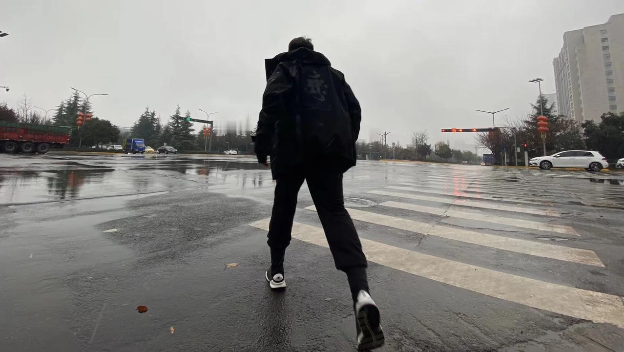 纪念那年第一场雪❄️
纪念那年第一场雪❄️
西安 最爱下雪天 雪天 冬日第一场雪