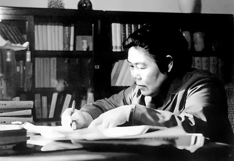 杨沫晚年的丈夫是李蕴昌。

杨沫（1914—1995）与马建民的婚姻持续近50年