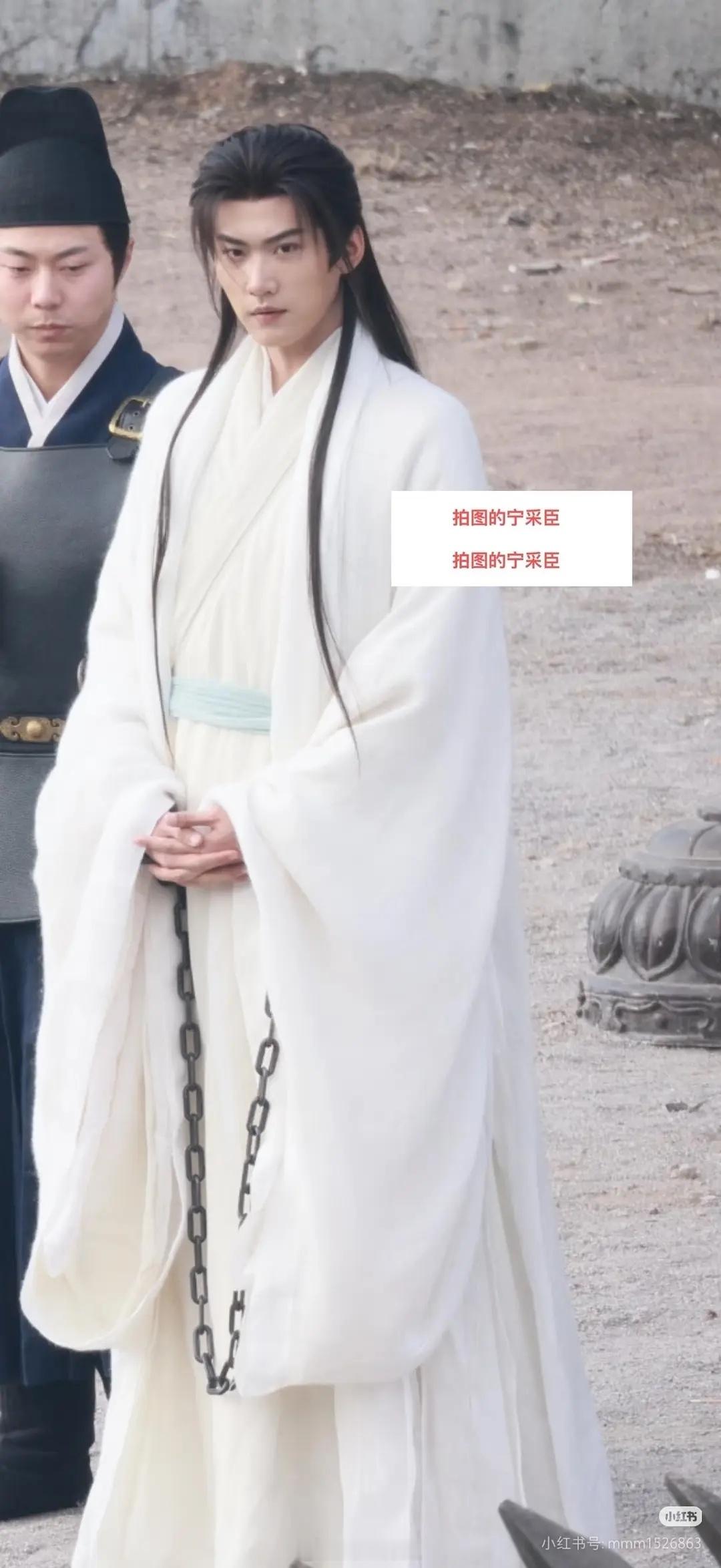 来锐评一下周柯宇的古装造型 怎么像性转版本的小龙女呢 