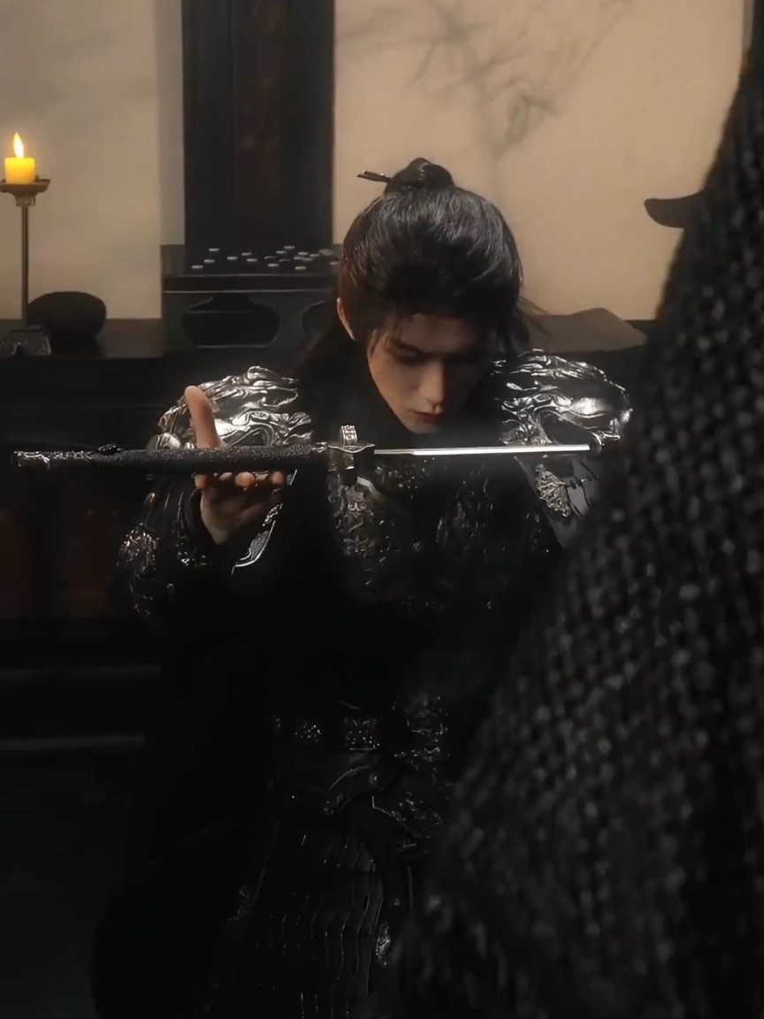 完全是建模脸啊，而且是正脸侧脸都很建模檀健次谢却山 /檀健次何不同舟渡