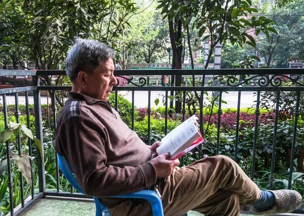一场轰轰烈烈的限额转账运动正在全国铺开，影响了上亿人。以前你用手机转账，5万10