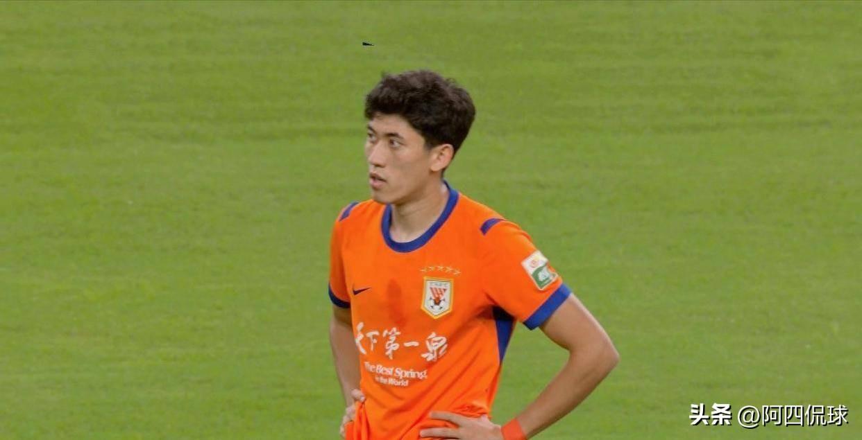 对事不对人，邵佳一与其选29岁的老将陈蒲入选中国国家队，真不如选22岁年轻球员买