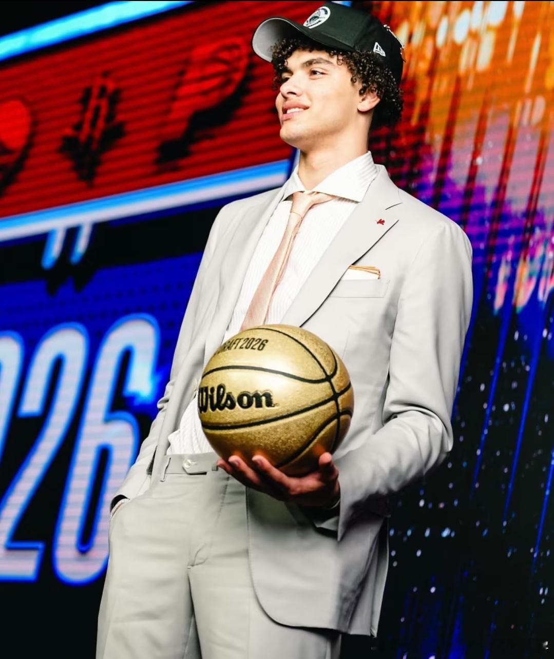 瓦格勒新赛季穿1号球衣我也不知道，他是不是未来十年的选择，也不知道他会不会成为下