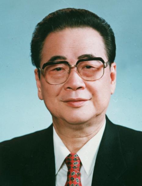 1992年，88岁邓颖超昏迷认不清人，秘书赵炜趴在她耳边轻声报告来人的名字，她竟