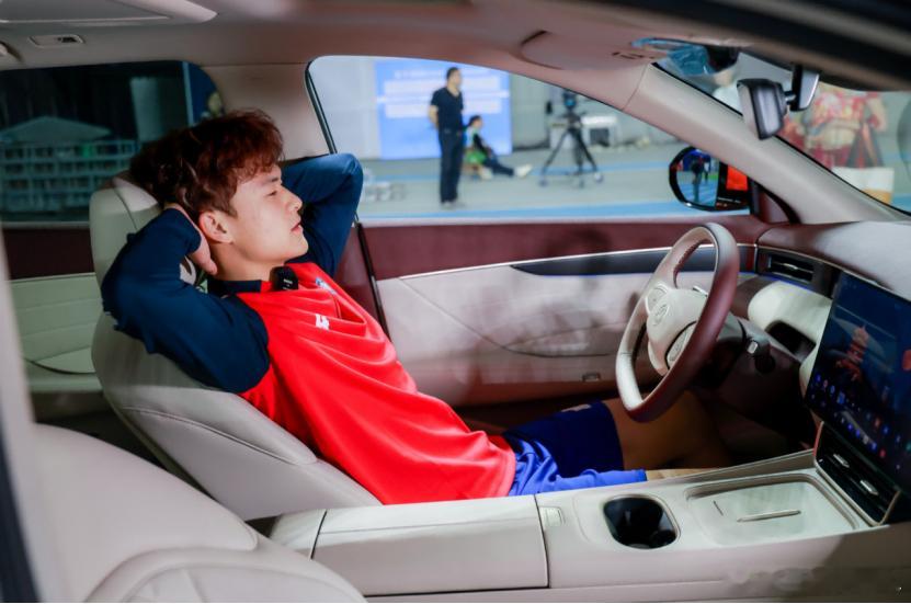 诸葛亮都来“借东风”了：东风风神把业余联赛玩成了文化事件2026年4月18日，楚