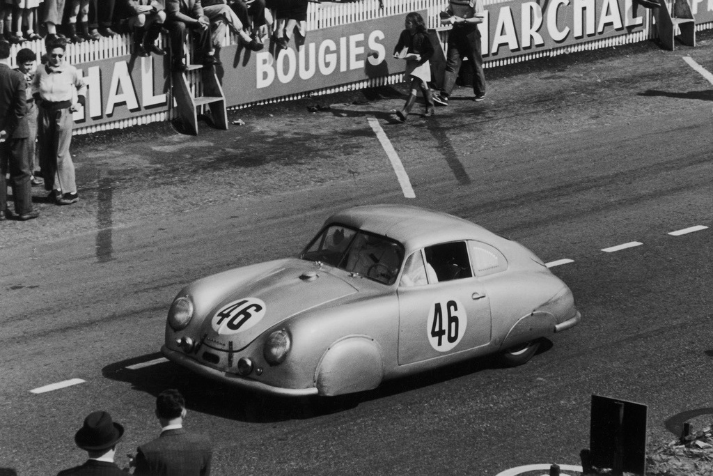 保时捷赛车运动75周年纪念涂装Manthey Racing的两台911 GT3 